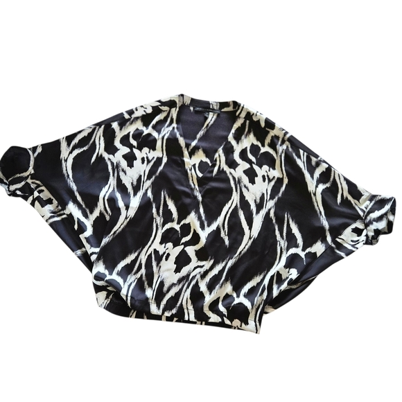 White House Black Market Black and White Blouse - Picture 9 of 10